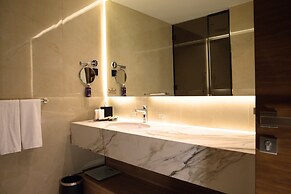 Midpoint Hotel