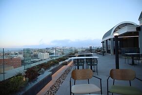 Midpoint Hotel