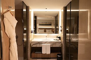 Midpoint Hotel