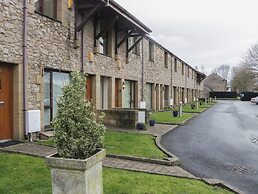 6 Swan House