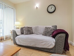 6 Swan House