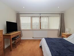 6 Swan House