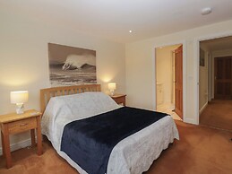 6 Swan House
