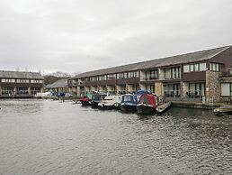 6 Swan House