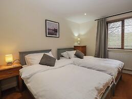 6 Swan House