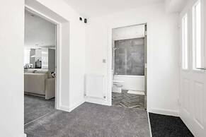 Modern 2bed Apartment-ground Floor-free Parking
