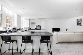 Modern 2bed Apartment-ground Floor-free Parking