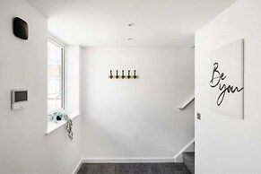 Modern 2bed Apartment-ground Floor-free Parking