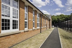Modern 2bed Apartment-ground Floor-free Parking