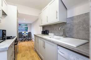 2bed House in Torry - Free Parking