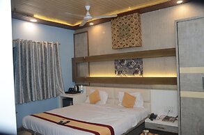 HOTEL  RAJ PALACE SHIVPURI