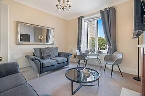 Holburn Lodge by Duthie Park Work Ready Fast Wi-fi