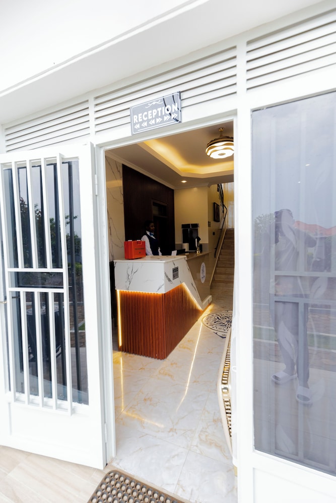 One Click Cozy Suites