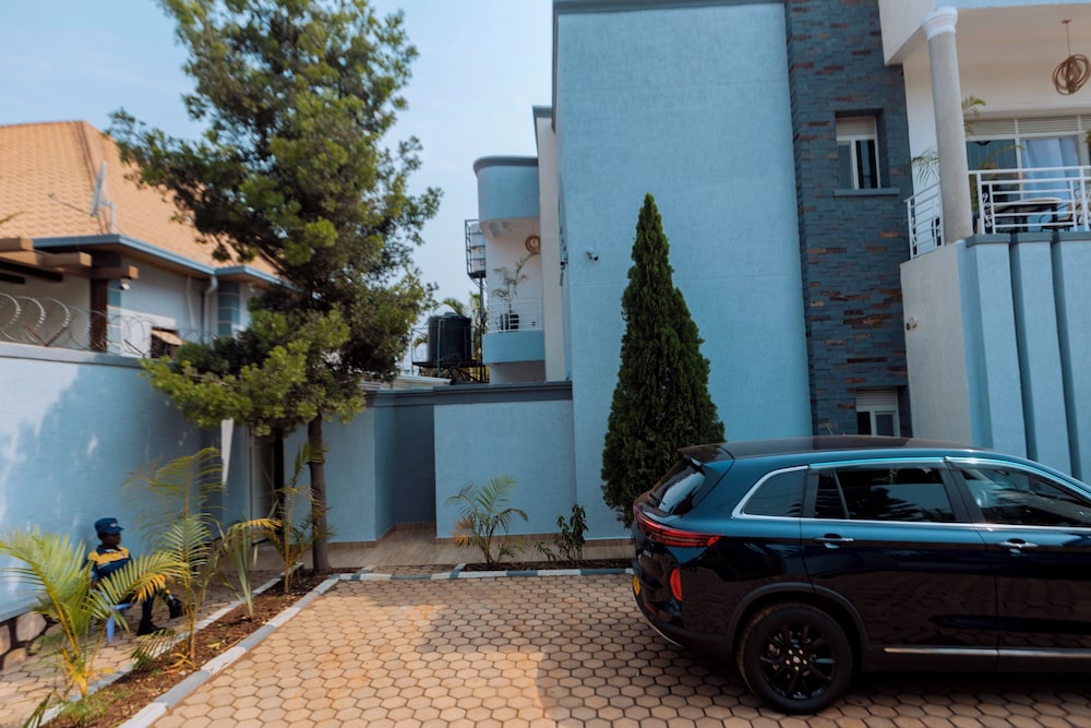 One Click Cozy Suites