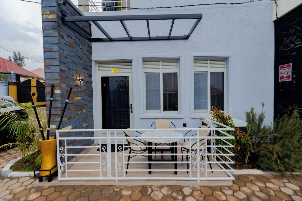 One Click Cozy Suites