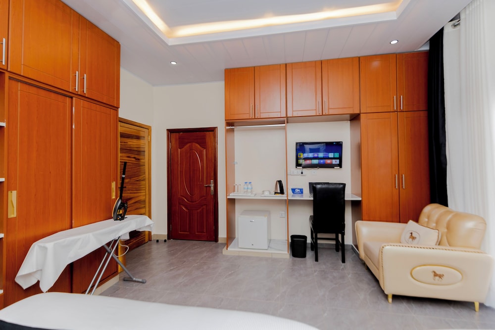 One Click Cozy Suites