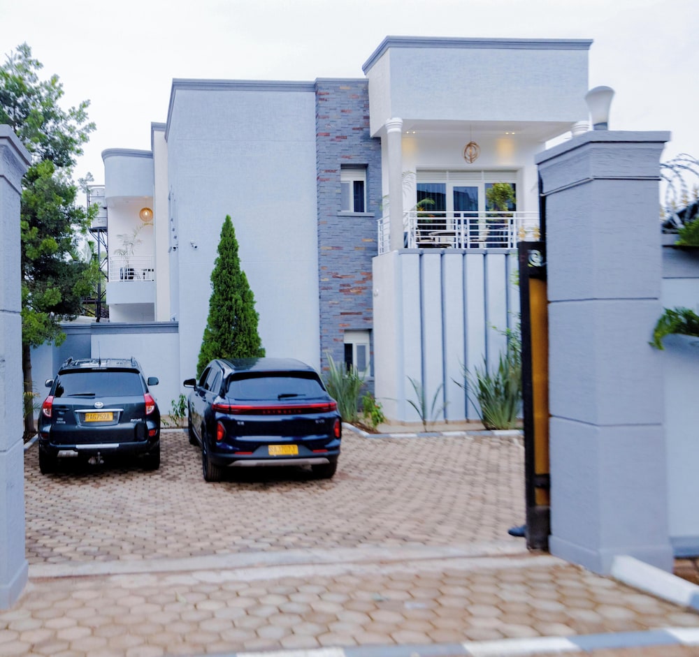 One Click Cozy Suites