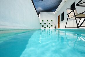Modern Apartment with Private Pool