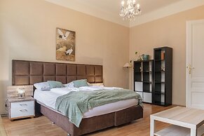 Spacious 2BR Apartment Central Long Stay