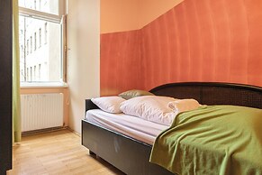 Spacious 2BR Apartment Central Long Stay