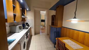 Spacious 2BR Apartment Central Long Stay