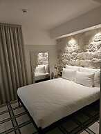Cohen's boutique hotel