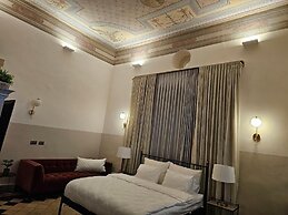 Cohen's boutique hotel
