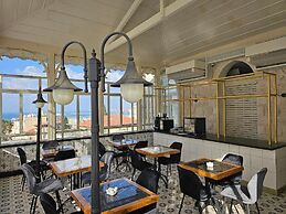 Cohen's boutique hotel
