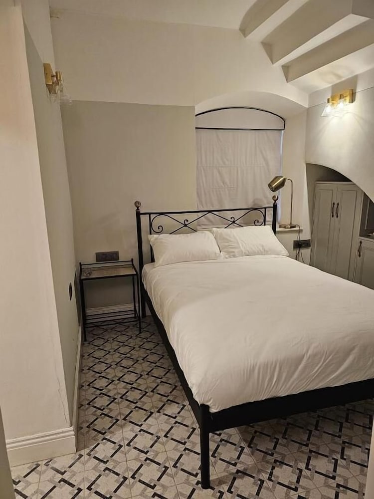 Cohen's boutique hotel