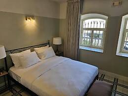 Cohen's boutique hotel