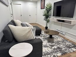 Fivestar Inspired Private Suite- Downtown Access
