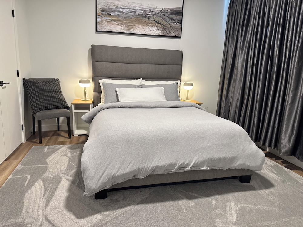 Fivestar Inspired Private Suite- Downtown Access