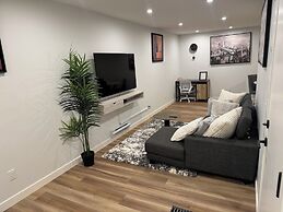 Fivestar Inspired Private Suite- Downtown Access