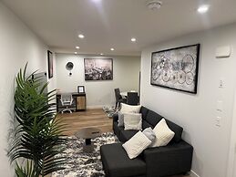 Fivestar Inspired Private Suite- Downtown Access