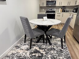 Fivestar Inspired Private Suite- Downtown Access