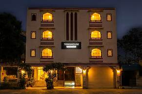 Townhouse Chandpole Metro Station