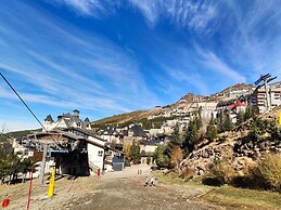Nevada Apartment Near Ski Slopes