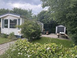 Kijkduin Beach Lodge With Indoor Pool