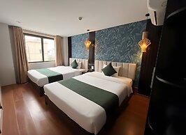 Cloud Chaser Hotel