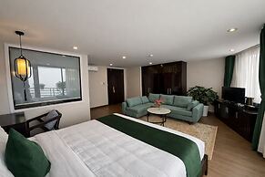 Cloud Chaser Hotel