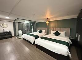 Cloud Chaser Hotel