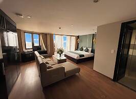 Cloud Chaser Hotel