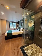 Cloud Chaser Hotel