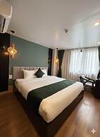 Cloud Chaser Hotel