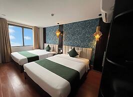 Cloud Chaser Hotel