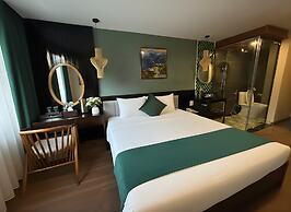 Cloud Chaser Hotel