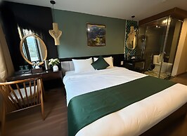 Cloud Chaser Hotel