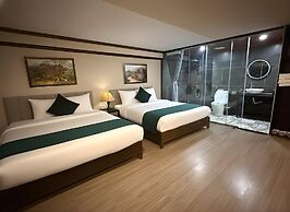 Cloud Chaser Hotel