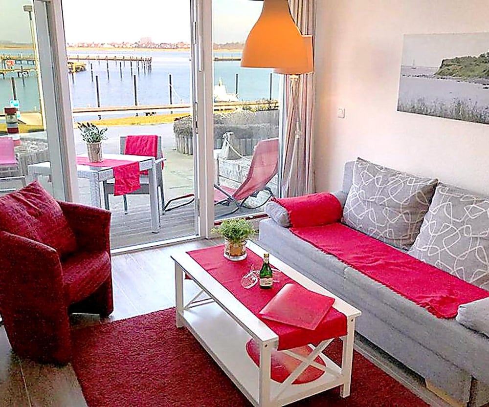 Coastal Apartment With Balcony