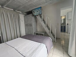 Kiklamino Sunset Suites